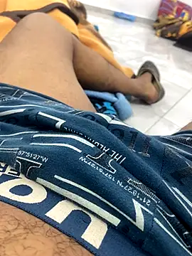 Lahcene online show from November 5, 2025, 5:46 pm