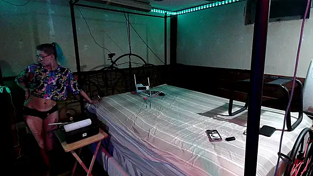 Snapshot of Stonermama666420 chatting on October 16, 2025, 3:51 am Stonermama666420 online show from October 16, 2025, 3:51 am