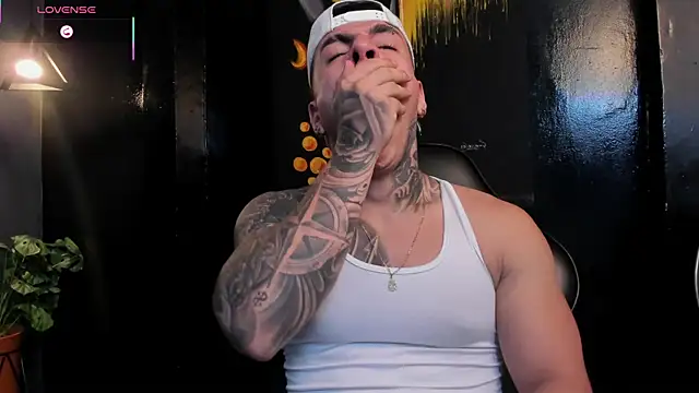 Flynn Riider online show from December 22, 2025, 5:32 pm