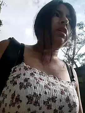 Danna-linyi online show from March 7, 2025, 9:06 pm