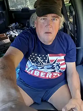 Snapshot of Bus310A chatting on October 13, 2025, 4:40 pm Bus310A online show from October 13, 2025, 4:40 pm