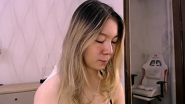 Babby Rabbit online show from November 12, 2025, 2:39 pm