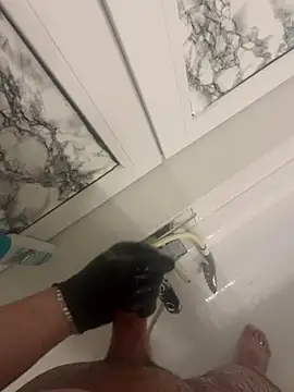 Snapshot of Loco42- chatting on February 28, 2025, 7:56 pm Loco42- online show from February 28, 2025, 7:56 pm