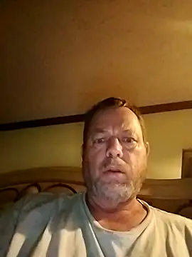 Rayc61 online show from May 8, 2026, 11:32 pm