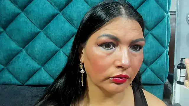 PENELOPELEWISs online show from November 17, 2025, 1:55 am