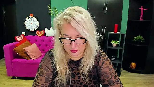 Snapshot of ChristyBrooks chatting on November 12, 2025, 6:14 am ChristyBrooks online show from November 12, 2025, 6:14 am