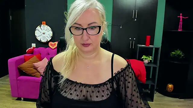 Snapshot of ChristyBrooks chatting on November 15, 2025, 7:05 am ChristyBrooks online show from November 15, 2025, 7:05 am