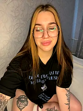 VikiDemi online show from September 26, 2025, 6:50 am