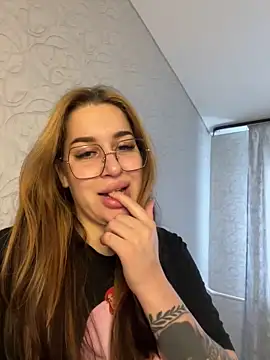 VikiDemi online show from September 28, 2025, 10:42 am