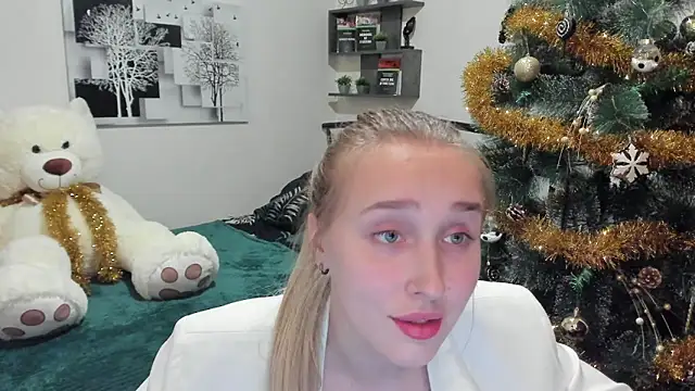 LinaTruly online show from January 12, 2025, 8:25 pm