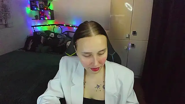 Snapshot of LinaTruly chatting on February 9, 2026, 10:25 pm LinaTruly online show from February 9, 2026, 10:25 pm