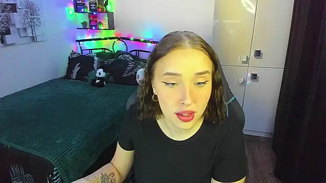 Snapshot of LinaTruly chatting on February 20, 2026, 10:21 pm LinaTruly online show from February 20, 2026, 10:21 pm