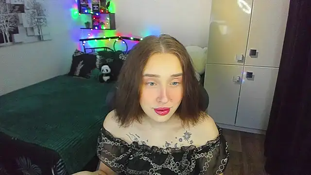 Snapshot of LinaTruly chatting on February 28, 2026, 10:11 pm LinaTruly online show from February 28, 2026, 10:11 pm