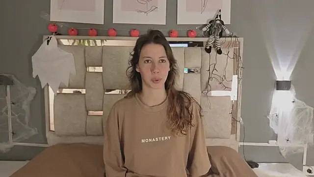 jolie lov online show from October 24, 2025, 1:18 pm