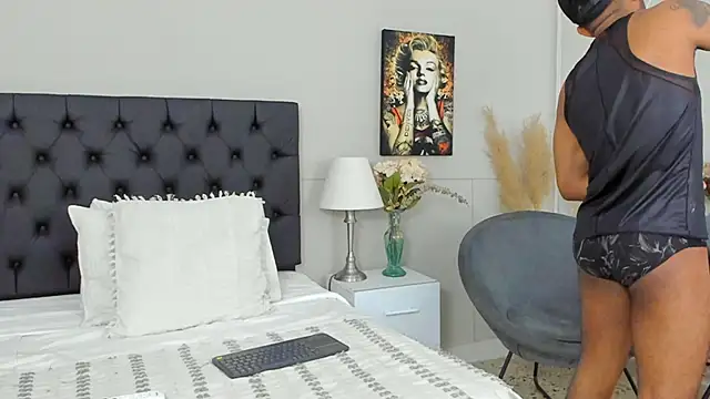 Snapshot of Robin_Rief chatting on February 11, 2025, 3:40 am Robin Rief online show from February 11, 2025, 3:40 am