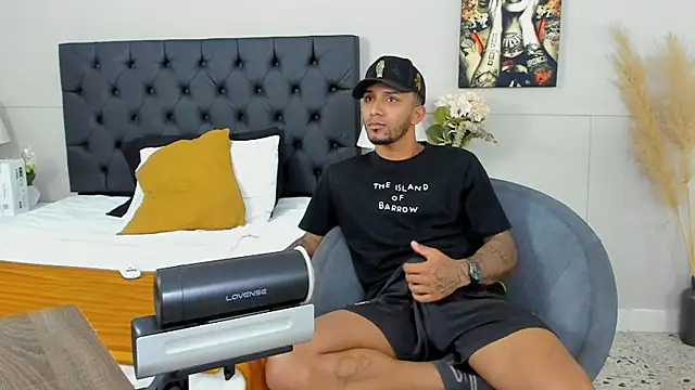 Snapshot of Robin_Rief chatting on February 26, 2025, 9:32 am Robin Rief online show from February 26, 2025, 9:32 am