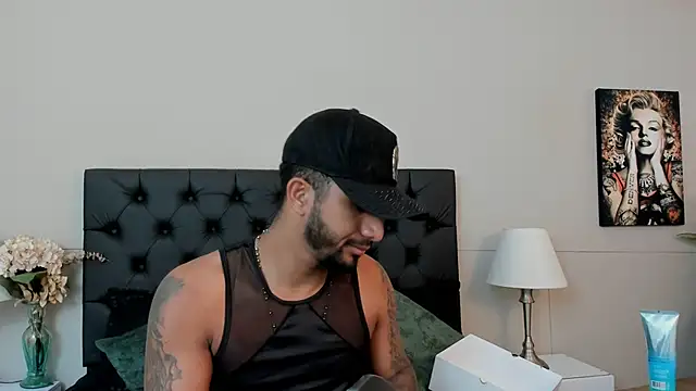 Snapshot of Robin_Rief chatting on September 22, 2025, 3:19 am Robin Rief online show from September 22, 2025, 3:19 am