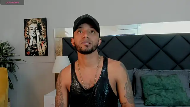 Snapshot of Robin_Rief chatting on November 12, 2025, 4:24 am Robin Rief online show from November 12, 2025, 4:24 am