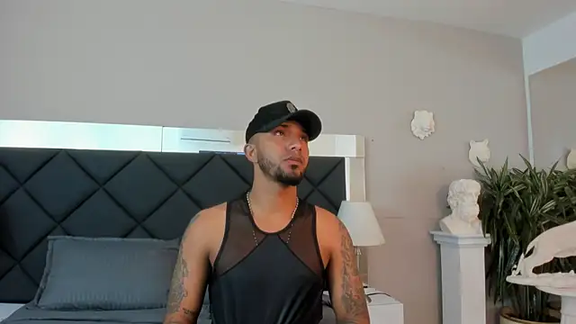 Snapshot of Robin_Rief chatting on November 18, 2025, 3:34 am Robin Rief online show from November 18, 2025, 3:34 am