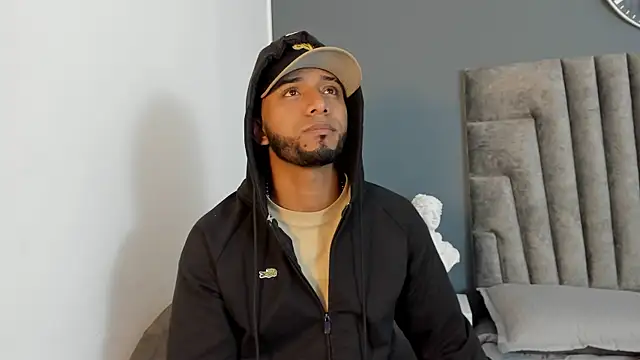 Snapshot of Robin_Rief chatting on December 14, 2025, 3:34 am Robin Rief online show from December 14, 2025, 3:34 am