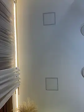 Snapshot of Robin_Rief chatting on February 7, 2026, 3:32 am Robin Rief online show from February 7, 2026, 3:32 am