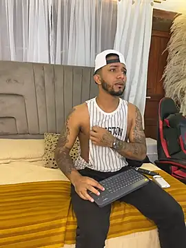 Snapshot of Robin_Rief chatting on February 9, 2026, 3:54 am Robin Rief online show from February 9, 2026, 3:54 am