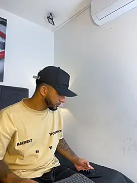 Snapshot of Robin_Rief chatting on February 24, 2026, 3:37 am Robin Rief online show from February 24, 2026, 3:37 am