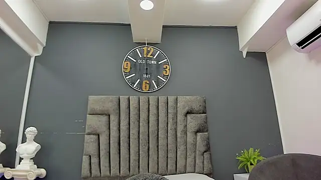 Robin Rief online show from April 16, 2026, 7:36 pm