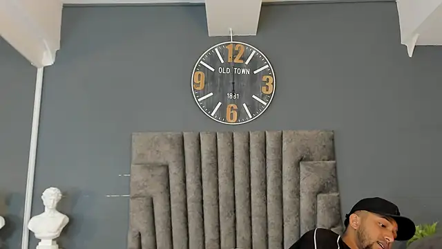 Snapshot of Robin_Rief chatting on July 9, 2026, 7:29 pm Robin Rief online show from July 9, 2026, 7:29 pm