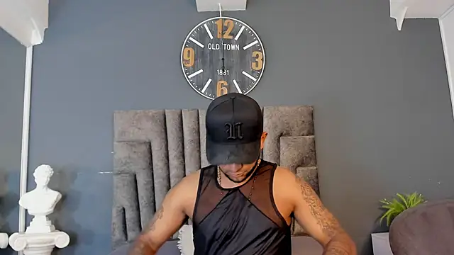 Snapshot of Robin_Rief chatting on July 11, 2026, 7:16 pm Robin Rief online show from July 11, 2026, 7:16 pm