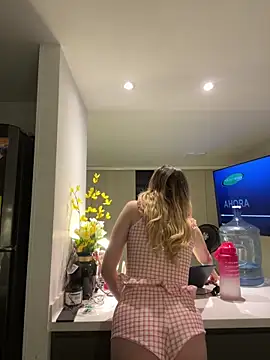 NicoleCut online show from November 2, 2025, 10:17 am