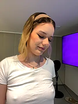 NicoleCut online show from November 5, 2025, 10:48 am