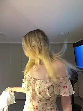 NicoleCut online show from February 5, 2026, 12:04 am