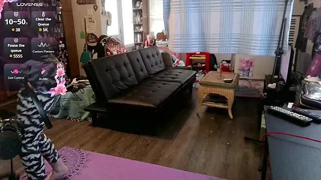 Snapshot of _hellostormy_ chatting on February 9, 2025, 9:28 pm hellostormy online show from February 9, 2025, 9:28 pm