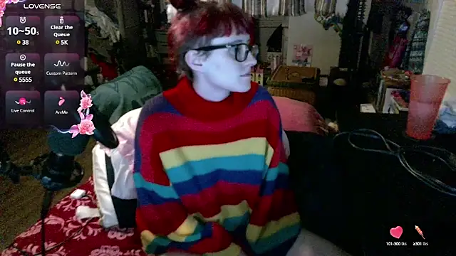 Snapshot of _hellostormy_ chatting on February 19, 2025, 12:46 am hellostormy online show from February 19, 2025, 12:46 am