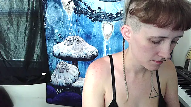 Snapshot of _hellostormy_ chatting on October 14, 2025, 4:19 pm hellostormy online show from October 14, 2025, 4:19 pm