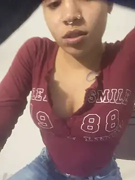 Snapshot of 1prettygem chatting on December 16, 2024, 11:18 pm 1prettygem online show from December 16, 2024, 11:18 pm