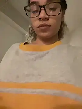 Snapshot of 1prettygem chatting on December 22, 2024, 6:17 am 1prettygem online show from December 22, 2024, 6:17 am