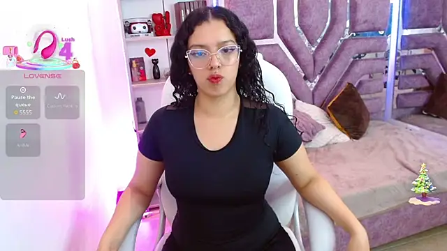 Aurora Brownn online show from December 19, 2025, 3:57 am