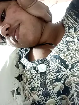 Snapshot of Haniya-143 chatting on December 14, 2024, 11:07 am Haniya-143 online show from December 14, 2024, 11:07 am