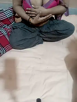 Snapshot of Haniya-143 chatting on December 14, 2024, 2:21 pm Haniya-143 online show from December 14, 2024, 2:21 pm