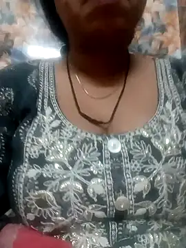 Snapshot of Haniya-143 chatting on March 5, 2025, 9:15 pm Haniya-143 online show from March 5, 2025, 9:15 pm