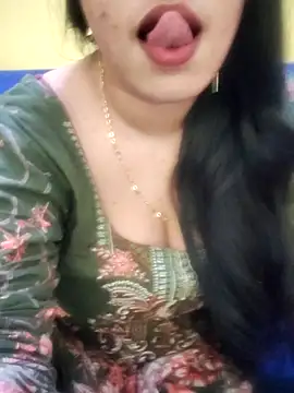 Snapshot of Haniya-143 chatting on October 6, 2025, 11:13 pm Haniya-143 online show from October 6, 2025, 11:13 pm