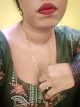 Snapshot of Haniya-143 chatting on October 7, 2025, 8:28 pm Haniya-143 online show from October 7, 2025, 8:28 pm