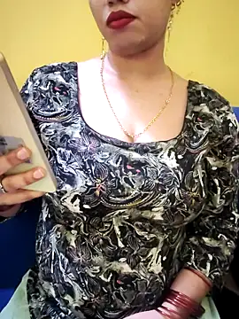 Snapshot of Haniya-143 chatting on October 28, 2025, 9:50 pm Haniya-143 online show from October 28, 2025, 9:50 pm