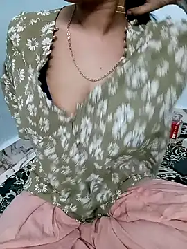 Snapshot of Haniya-143 chatting on November 11, 2025, 11:27 pm Haniya-143 online show from November 11, 2025, 11:27 pm