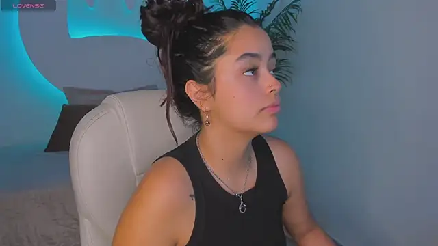 Ariana Pierce online show from October 22, 2025, 12:27 pm