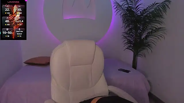 Ariana Pierce online show from November 6, 2025, 12:17 pm