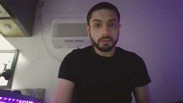 Snapshot of DerekPerez2025 chatting on February 7, 2025, 12:20 am DerekPerez2025 online show from February 7, 2025, 12:20 am