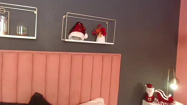 CrystalWoods94 online show from December 17, 2025, 1:17 pm